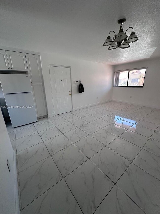Foto del edificio - 2740 W 61st St