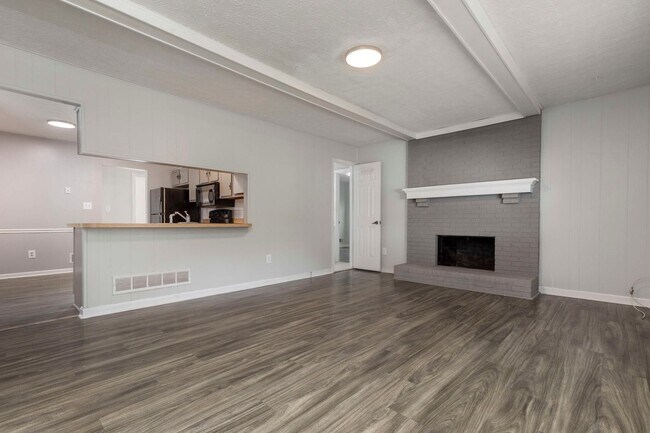 Foto del edificio - 6715 Six Mile Ln