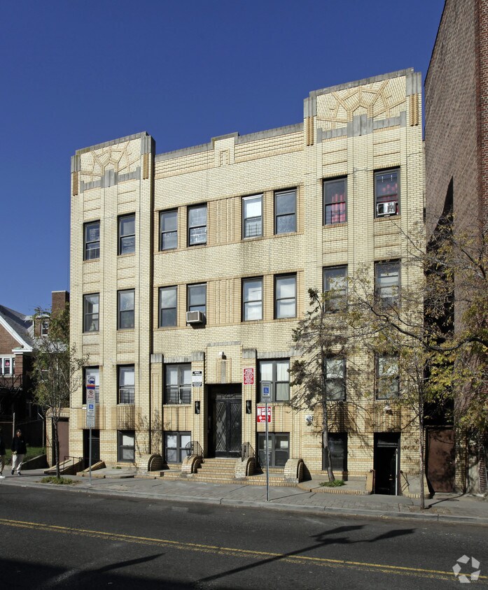 Building Photo - 585 Bergen Ave