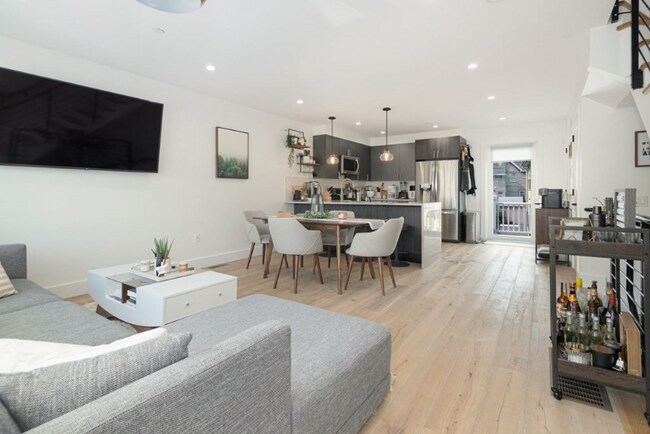 Building Photo - 27 Carter St