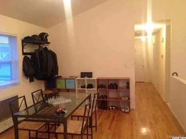 Foto del edificio - 457 Monroe Blvd
