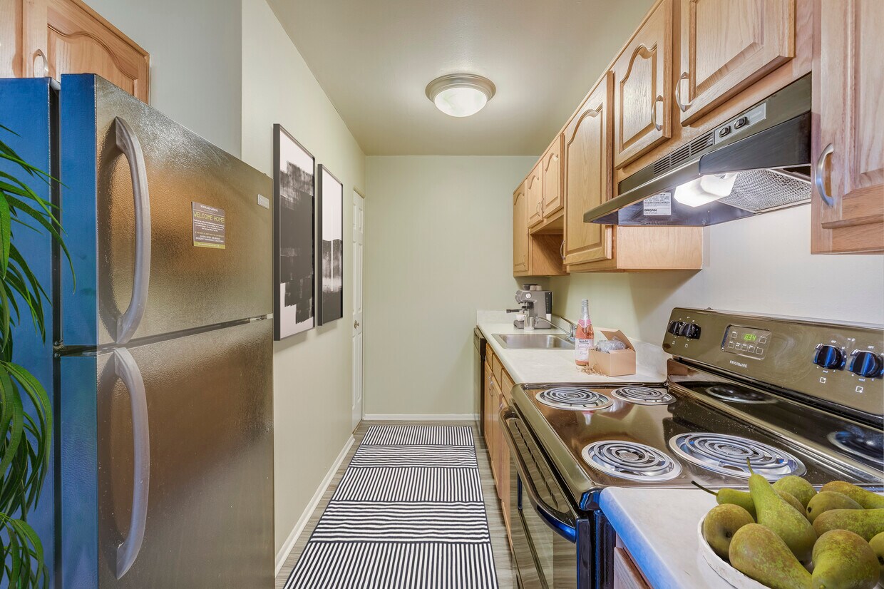 Woodland Gardens Apartments 4805 Woodland Ave Royal Oak, MI