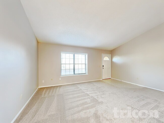 Foto del edificio - 7943 Longshadow Ct