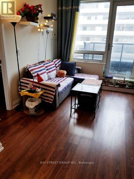 Building Photo - 5 Sheppard Ave E