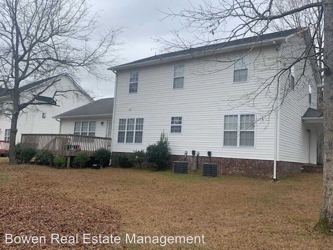 4 Br 2 5 Bath House 108 Peachtree Drive House For Rent In Jacksonville Nc Apartments Com