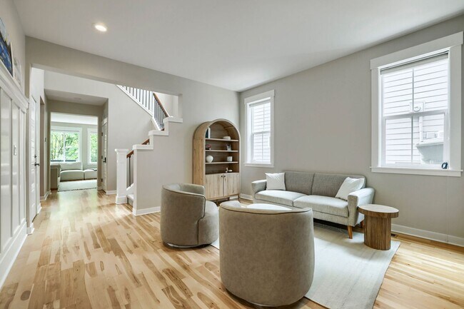 Foto del edificio - 5bd/3.5ba Bellevue Hoome