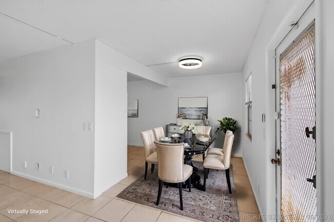 Building Photo - 4028 Hythe B
