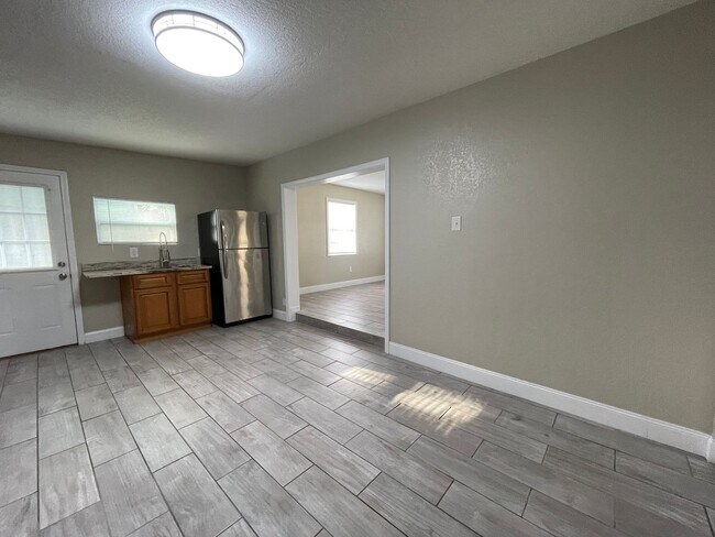 Building Photo - Charming 2 Bedroom, 1 Bath Rental Home wit...