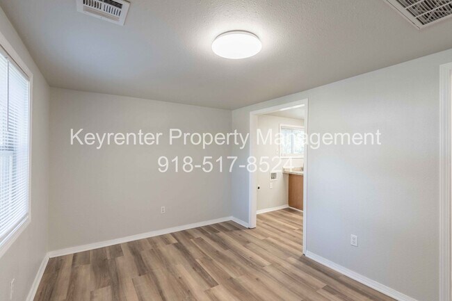 Building Photo - 1 Bed | 1 Bath | $975