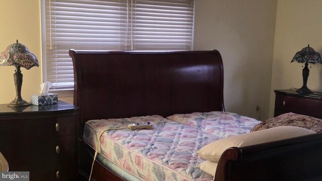 Building Photo - 8744 Valley Dr