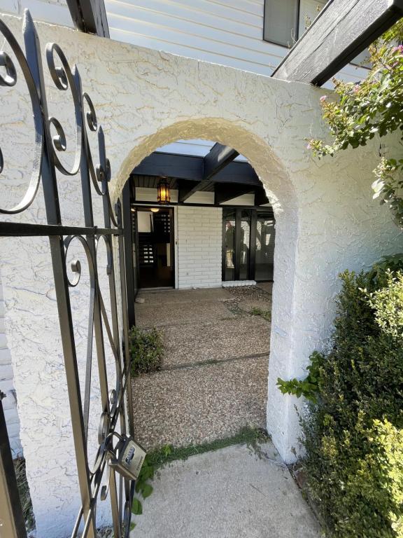 Foto del edificio - 6114 S Lakewood Ave