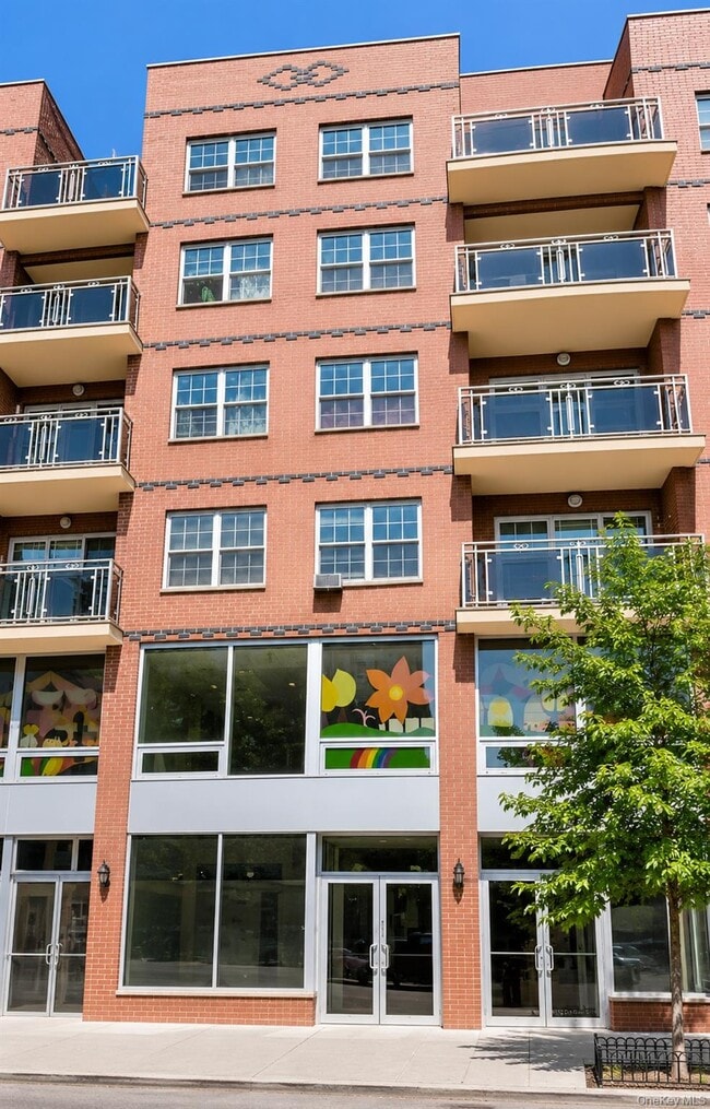Building Photo - 35-19 Leavitt St