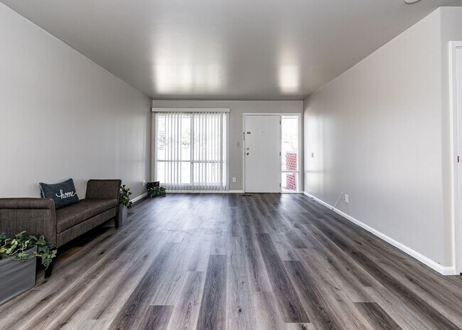 Foto del edificio - Newly Remodeled 3 Bedroom Home in Central Location