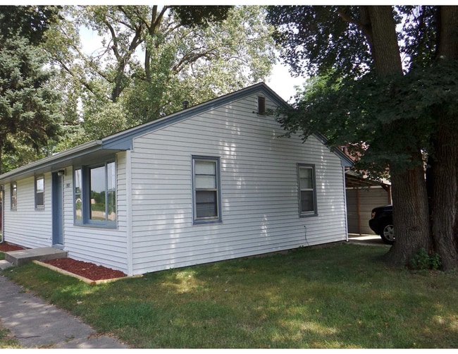 Side view - 1903 N Central Ave