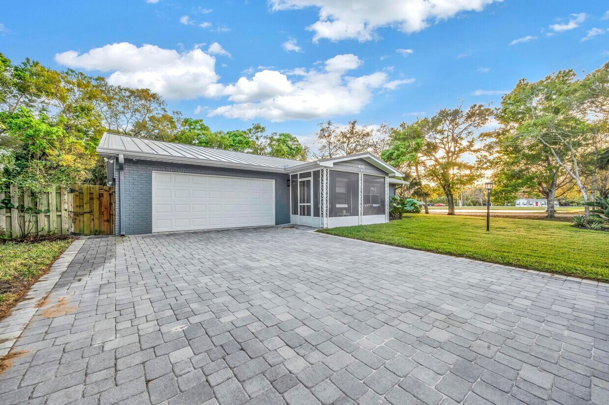 Foto principal - 4195 10th St