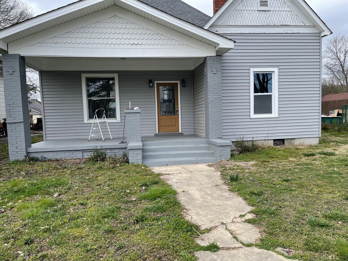 Primary Photo - 219 E Springdale Ave