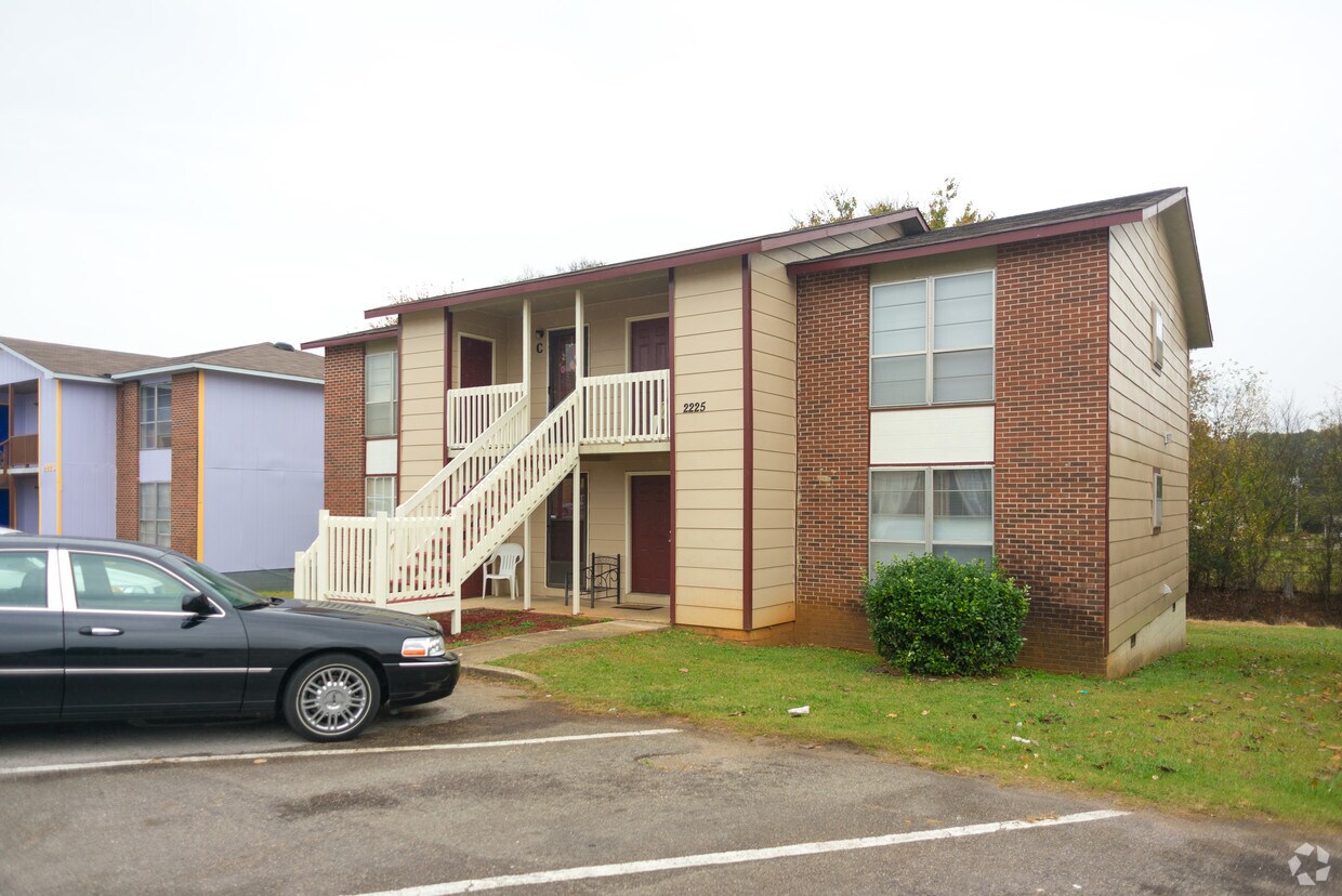 Primary Photo - 2225 Jonathan Dr NW