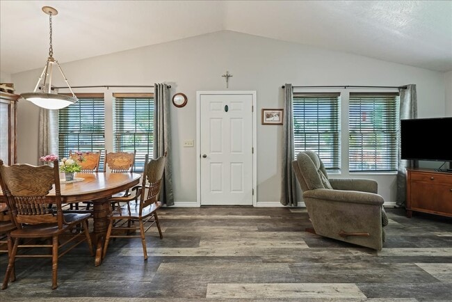 Building Photo - 20 10th Ave N