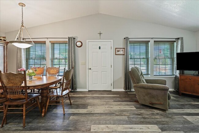 Foto del edificio - 20 10th Ave N