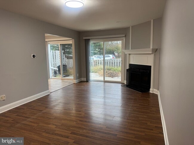 Building Photo - 10 Carob Ct