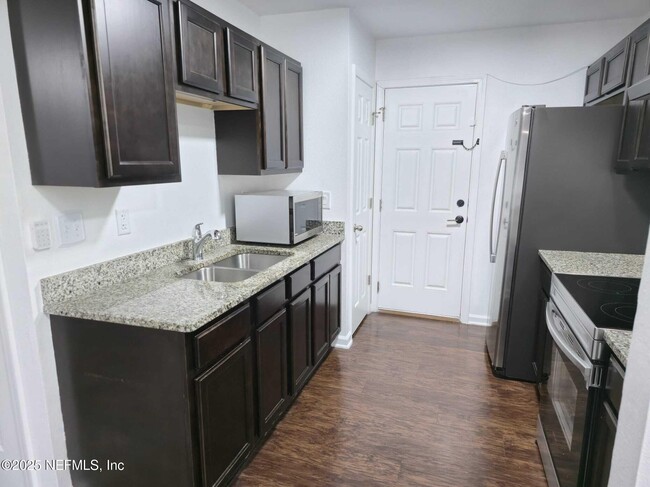 Foto del edificio - 9124 Adams Ave