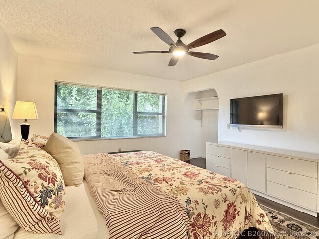 Foto del edificio - 31 Stratford Ln W
