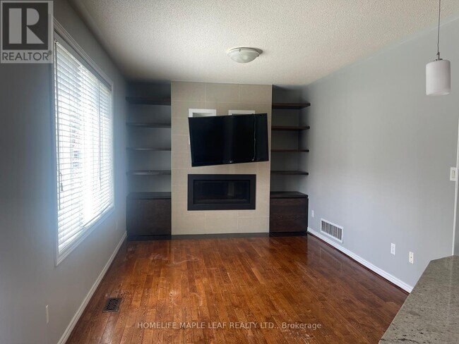 Building Photo - 51 Redfinch Crescent