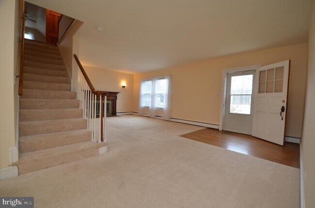 Building Photo - 6256 Shady Side Rd