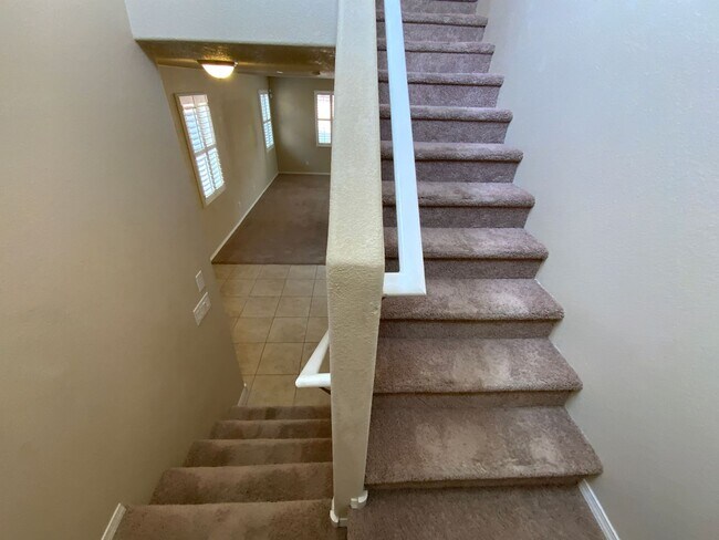 Foto del edificio - 3 Bedroom Home Available Near Unser Blvd NW & Rainbow Blvd NW!