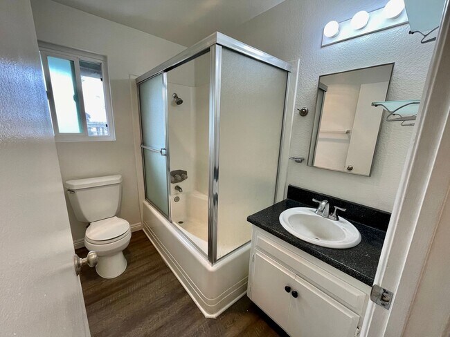 Building Photo - 1 Bed 1 Bath with Views of Mission Bay