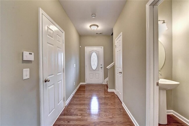 Building Photo - 3329 Fernview Dr