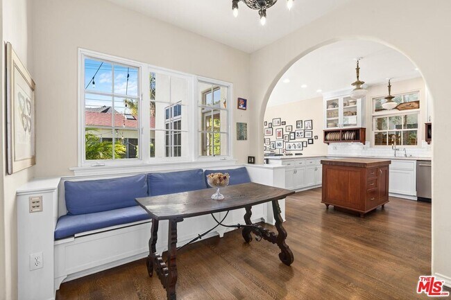 Foto del edificio - 537 N June St