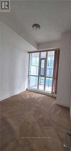 Photo du bâtiment - 4070-4070 Confederation Pkwy