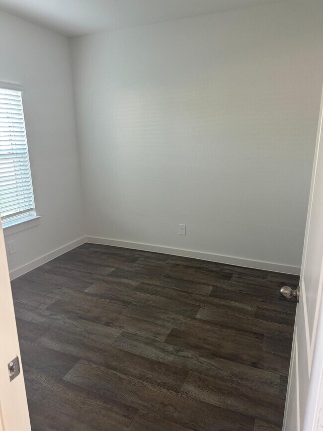 Building Photo - 8027 Marchese Dr