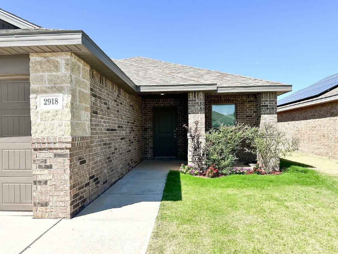 Primary Photo - 2918 Urbana Ave