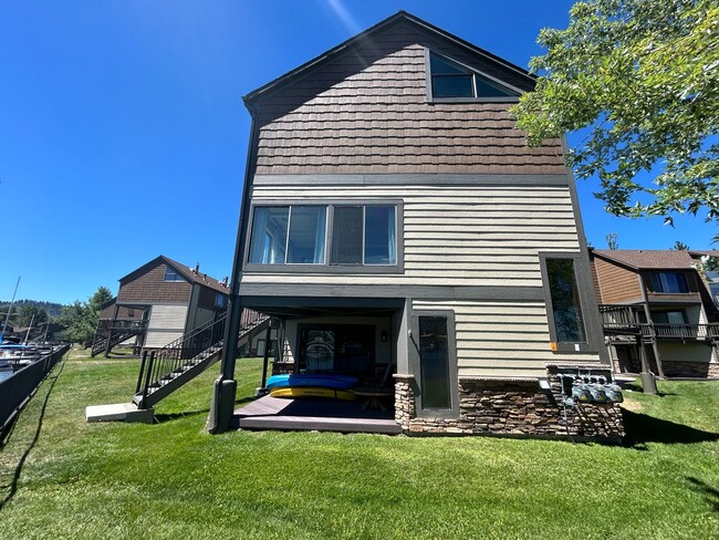 Building Photo - 3 bedroom w/Garage Tahoe Keys Townhome wit...