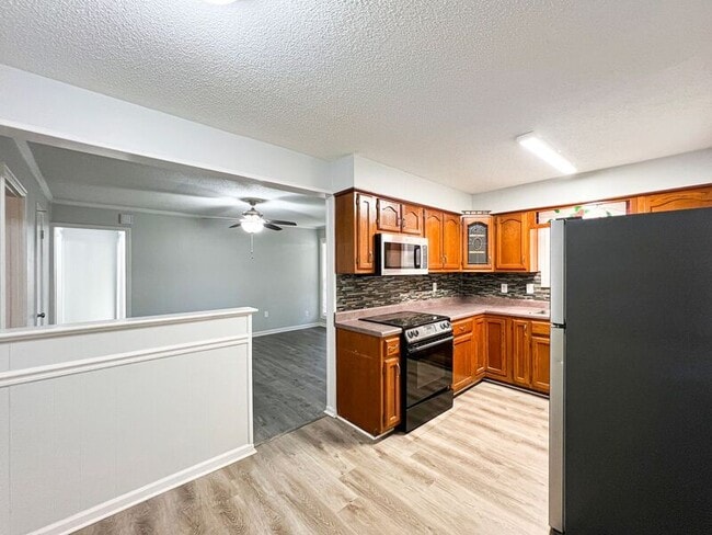 Building Photo - 8541 Bridgewood Dr