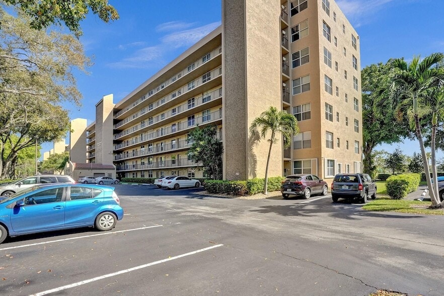 Photo - 4550 NW 18th Avenue Unit 506