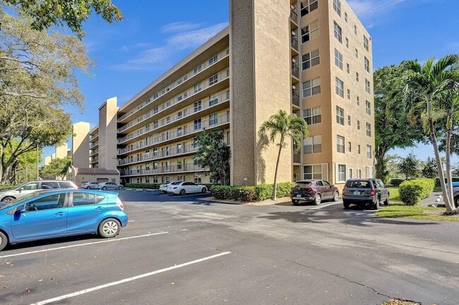 Photo - 4550 NW 18th Ave Apartment