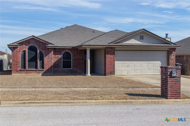 Building Photo - 3803 Lyna Ct