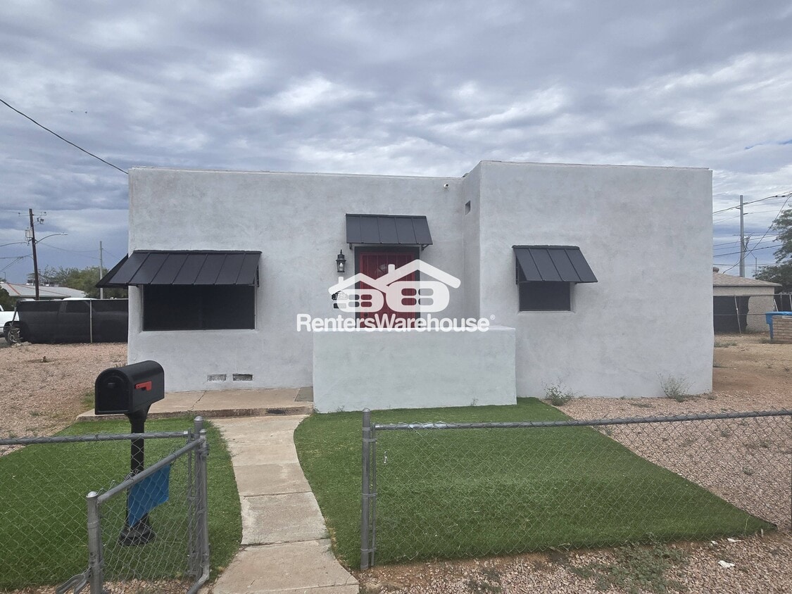 Primary Photo - 1720 E Portland St