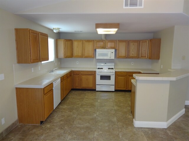 Building Photo - 3001 Latham St