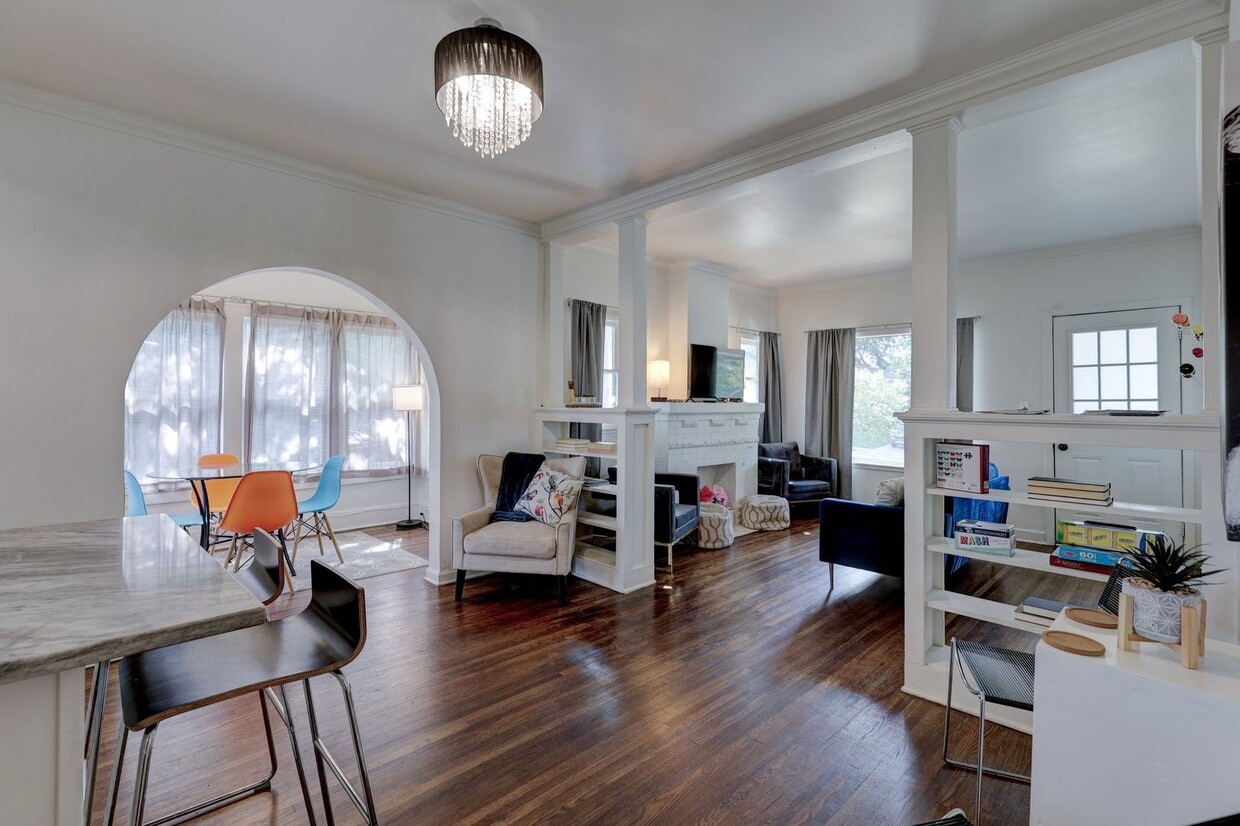 Primary Photo - Relax, Unpack & Stay Awhile! Your Fully Fu...