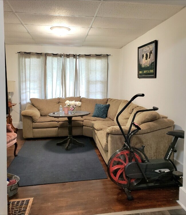 Foto del edificio - 324 N Jefferson St