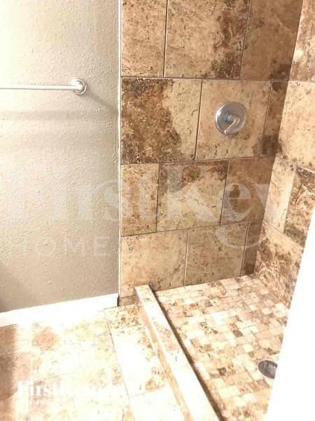 Foto del edificio - 7520 E 75 St