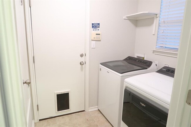 Building Photo - 12925 Ship Bell Dr