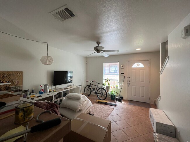 Foto del edificio - 5409 Evans Ave