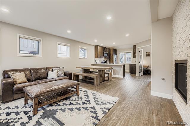 Foto del edificio - 717 Meadow Dr