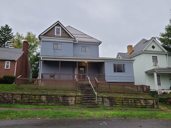 Building Photo - 811 Benoni Ave