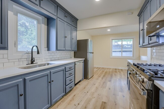 Foto del edificio - Modern 4 Bedroom Benson Home!!